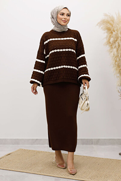 Tesettür Dünyası توب تريكو مخطط بنقشة هاوندز توت TSD250224 بني غامق