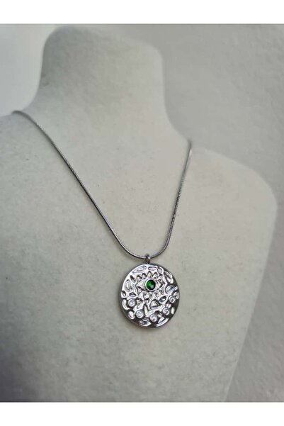 Haze قلادة ميدالية فضية من الفولاذ المقاوم للصدأ مع حجر أخضر