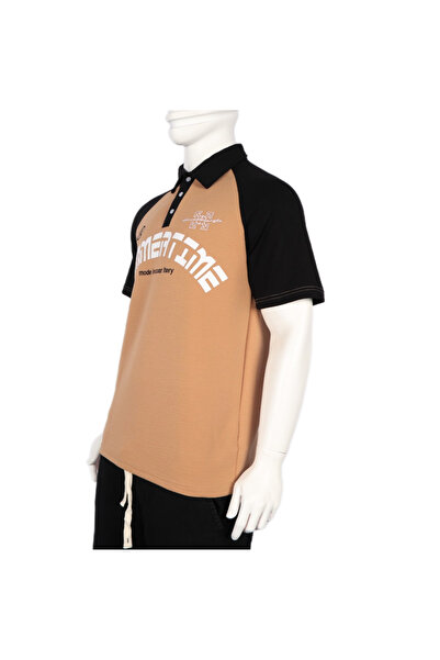 Red Planet Two-Tone Collar T-Shirt – Elegant Design