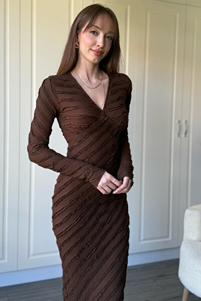 Dilay Gökoğlu Butik Кафява рокля с дължина до коляното и набрана V-образна деколте