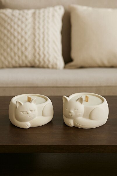 Akamarin Kedi Figürlü Dekoratif Mum 2’li Set – Somurtkan & Huzurlu Tasarım