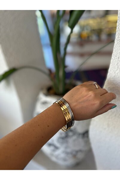 Çiğdem Koçak Jewellery Paslanmaz çelik – kararma yapmaz, uzun ömürlüdür. • Renk: Altın ve gümüş ton seçenekleri.