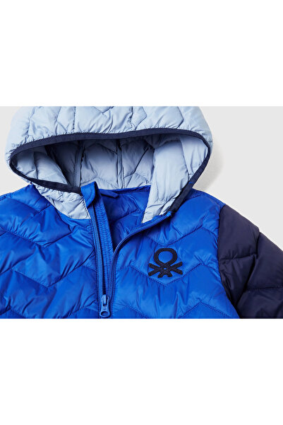 United Colors of Benetton Erkek Bebek Mavi Logo Detaylı Kapüşonlu Mevsimlik İnce Mont