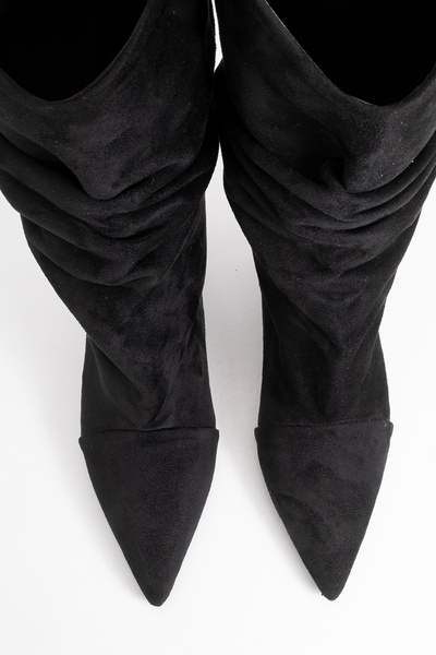 LuviShoes Γυναικείες κοντές μπότες STEIN μαύρες σουέτ με μυτερή μύτη και φυσούνα