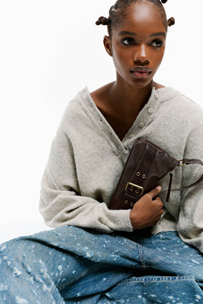 Pull & Bear Tokalı omuz çantası