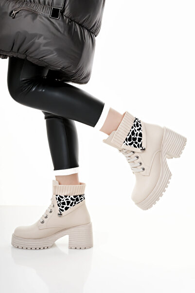 moda sara Γυναικείες μπότες με μπεζ σχέδιο ζέβρας με λεπτομέρεια με αγκράφα στο λαιμό