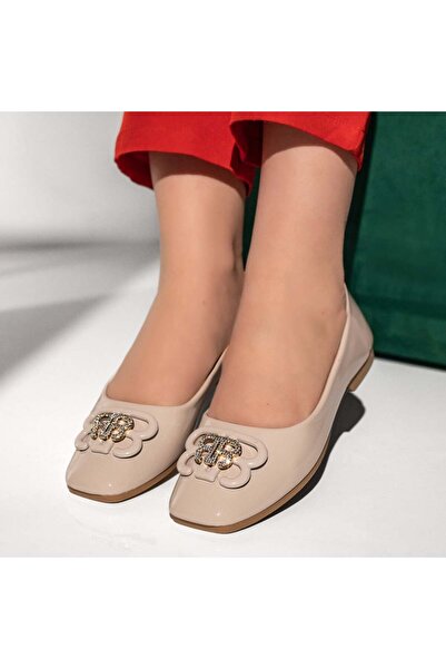 Modlet.ro Γυναικεία γυαλιστερά μπεζ μπαλαρίνες με μεταλλικές λεπτομέρειες MOD...