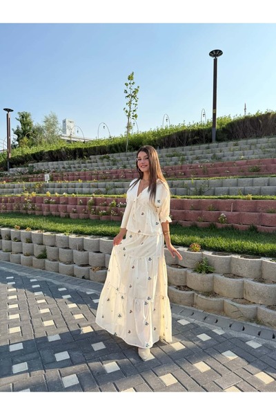 Reyhan Bilgin NAKIŞ İŞLEMELİ BLUZ ETEK TAKIM