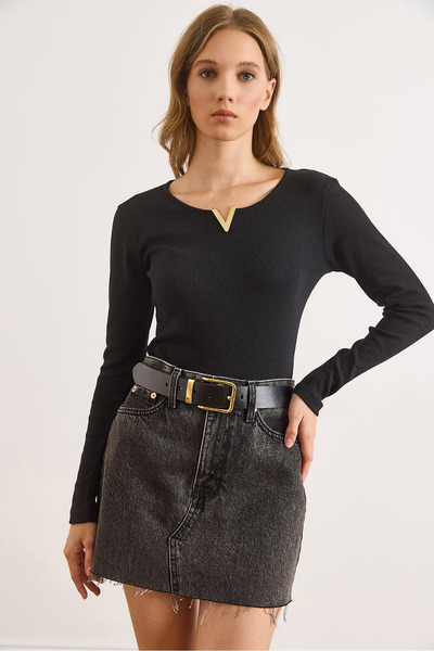 Olalook Women's Black Metal V Detailed Stretchy Camisole Blouse Blz-19003129