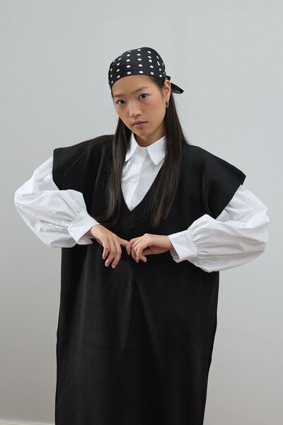 Ceylan Otantik Tricotaj negru cu decolteu în V