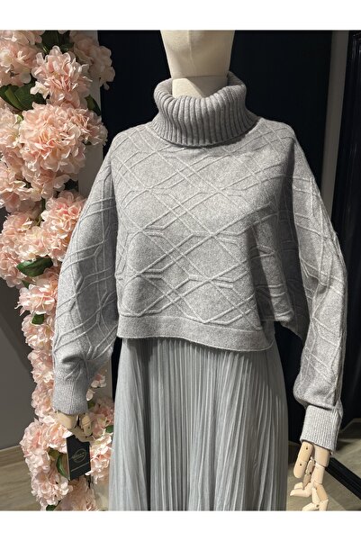 Hürrem Aldinç GRİ ZARİF İKİLİ TAKIM: TRİKO KAZAK & PLİSELİ ELBİSE