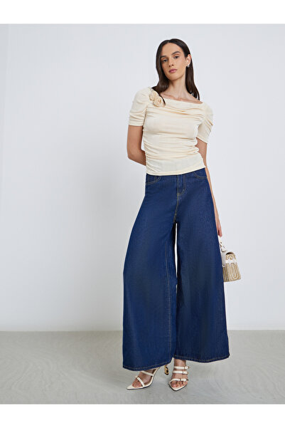 Styli Flower Corsage Mesh Short Sleeve Top