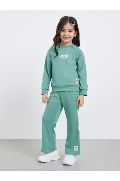 Styli Girls Green Printed Sweatshirt and Pants Set