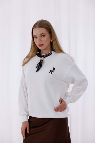 Pulli Collection Fular Detaylı Nakışlı Oversize Sweatshirt