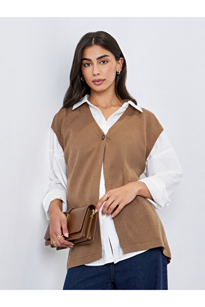 Styli Khaki Sleeveless Knit Top with Button