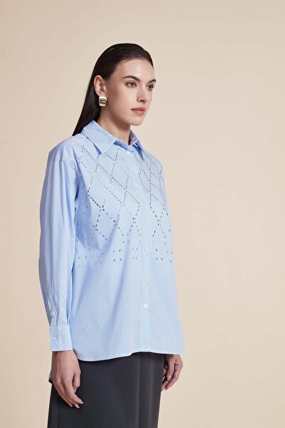 Yola قميص مخطط بأكمام طويلة وتفاصيل كريستالية