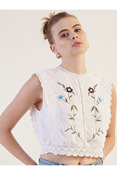 Freehand By Styli Women White Embroidered Crop Top