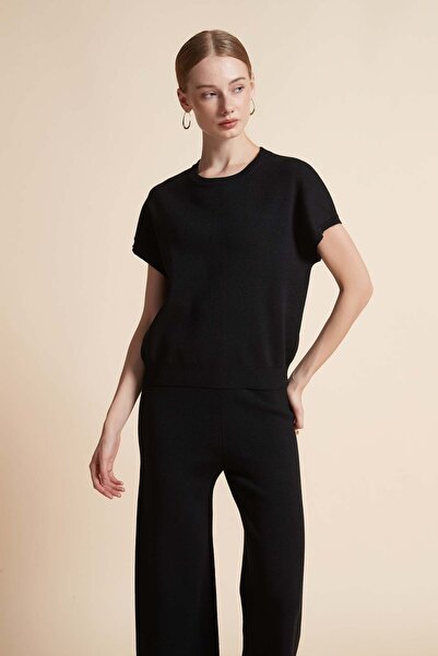 Yola Solid Wide-Fit Top