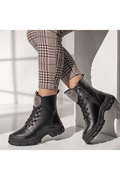 Modlet.ro Women's black thick-sole boots with metallic details MOD12405