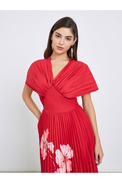 Styli Red Floral Pleated Midi Dress