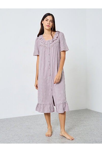 Styli فستان نوم مزين بكشكشة وحافة من الدانتيل وأزرار