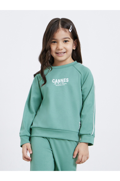 Styli Girls Green Printed Sweatshirt and Pants Set