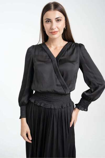 mica بلوزة سادة بأكمام طويلة ورقبة على شكل حرف V