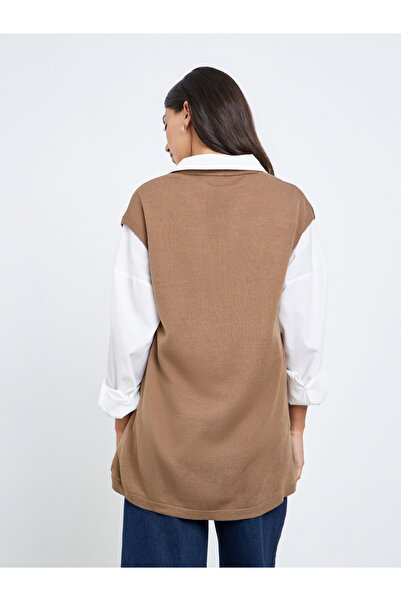 Styli Khaki Sleeveless Knit Top with Button