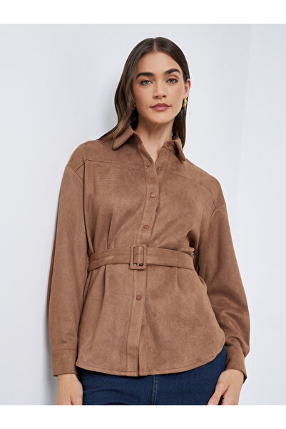 Styli قميص من جلد الغزال البني بأكمام طويلة وحزام