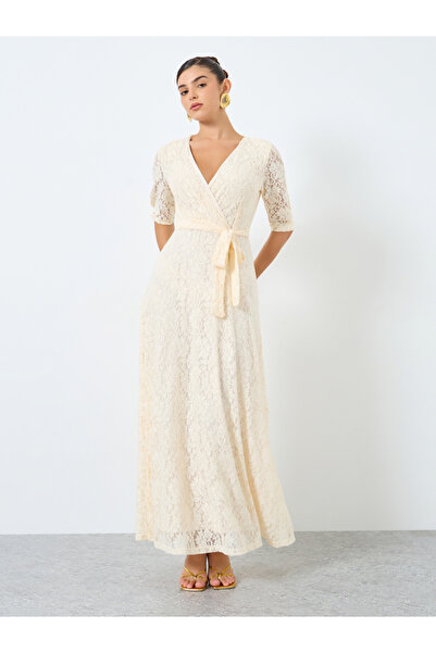 Styli Lace Waist Tie A-Line Maxi Dress with 3/4th Sleeves