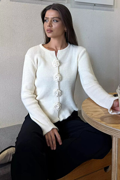 Zehra Gül Krem Çiçek Düğme Detaylı Triko Hırka (s,m,l Uyumludur)