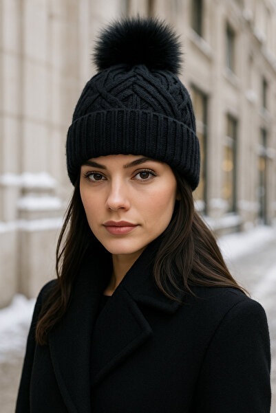 Adorisse Kalın Dokumalı Siyah Çapraz Çizgili Içi Yünlü Ponponlu Bere Bere1140