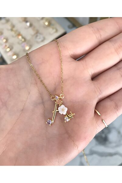 the ASEL İNCİ قلادة حرف مصنوعة من الفولاذ مع تفاصيل الزهور والأحجار (حرف A)