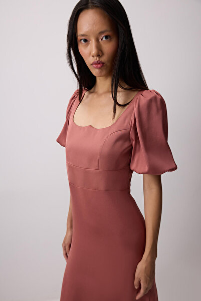 Touché Privé OMUZ BÜZGÜLÜ KISA KOLLU ELBİSE