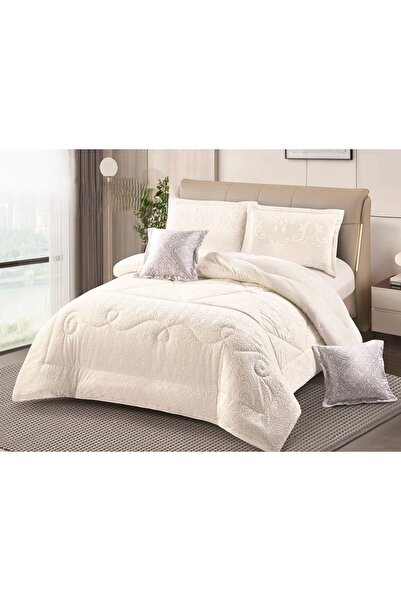 SNOOZYL A king-size bedspread made of soft velvet and luxurious fur with an embossed design to give you elegance.