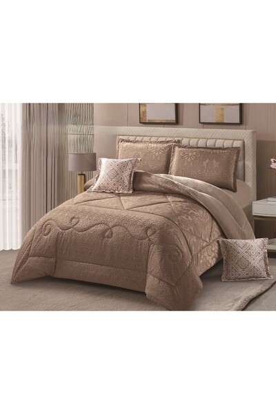 SNOOZYL A king-size bedspread made of soft velvet and luxurious fur with an embossed design to give you elegance.