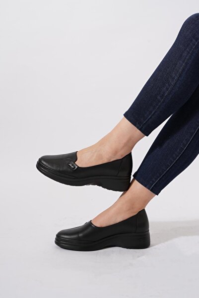 Moda Pie حذاء بريندون كروس مصنوع من الجلد الطبيعي وحذاء باليه أسود اللون