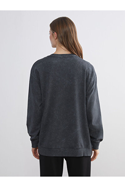 LC Waikiki Shining Store'dan Işıltılı Seçimler | Bisiklet Yaka Taşlı Kadın Sweatshirt