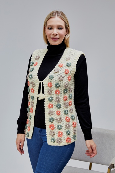 Jinx Wear Fashion Γυναικείο μεσήλικας ειδικής σχεδίασης μητρικό γιλέκο με πέρλες και πολύχρωμα λουλούδια μαργαρίτας