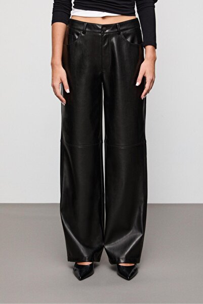 Stradivarius Düz kesim dokulu suni deri pantolon