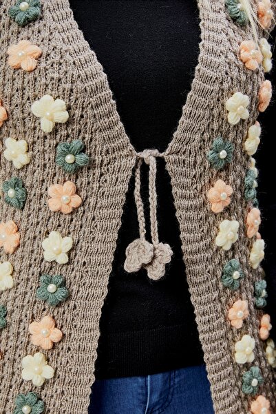 Jinx Wear Fashion Middle-Aged Women's Special Design Pearl-Colored Daisy Floral Mother Vest