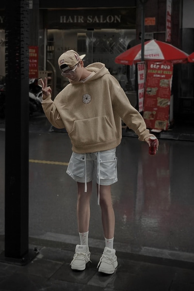 CLASSY.MODA Φούτερ με κουκούλα με στρογγυλό σύμβολο στο μπροστινό μέρος και ε...