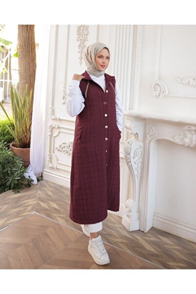 Modamorfo Buttoned Front Chain Detailed Hooded Quilted Vest - Burgundy