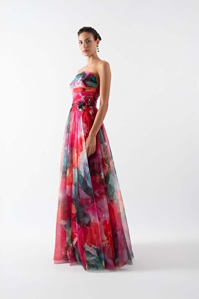 Spazio Delisio Straplez Yaka Kloş Bel Gül Detaylı Uzun Abiye Elbise FUŞYA