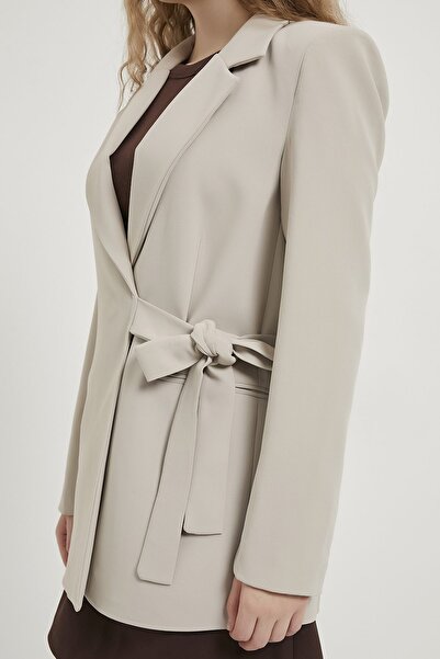 Arma Life Jachetă blazer premium cremă pentru femei, cu legături laterale