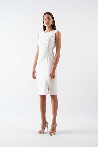 Spazio Ortenilla Yuvarlak Yaka Yanı Pileli Taş Aksesuar Detaylı Yırtmaçlı Kısa Abiye Elbise EKRU