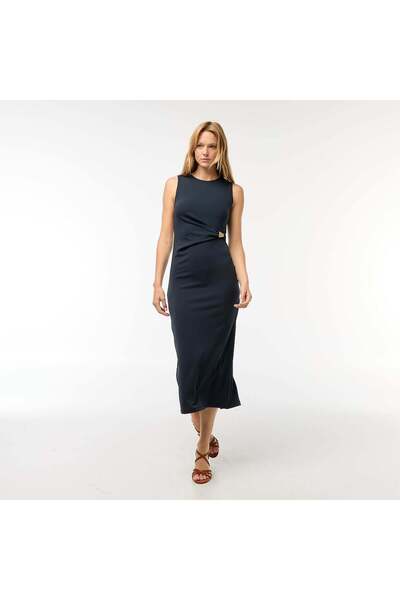 KIABI فستان طويل منسدل مع جوهرة زرقاء