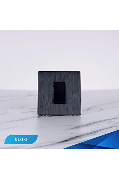 Btm بيانو خشبي أسود بمفتاح واحد وثلاثة براغي - قطعتين