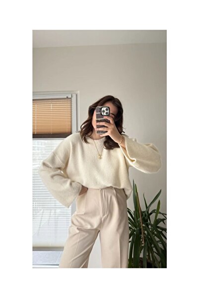 Piedra Cream Crew Neck Soft Yarn Wide Sleeve Detailed Knitwear Sweater