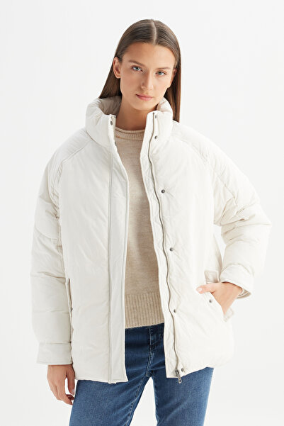 WRANGLER Relaxed Fit Geniş Kesim Dik Yaka Kapitone Detaylı Ekru İnce Mont